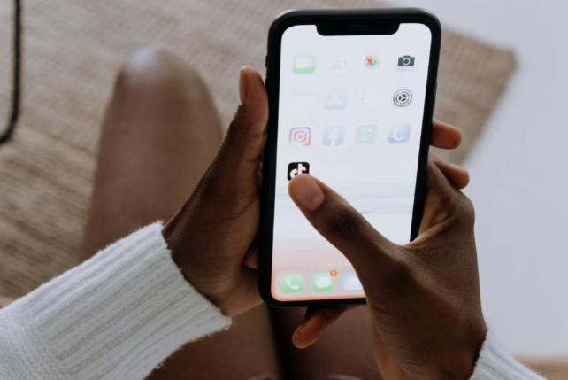 抖音服务器带宽是怎么做到上亿人同时刷都不卡的？