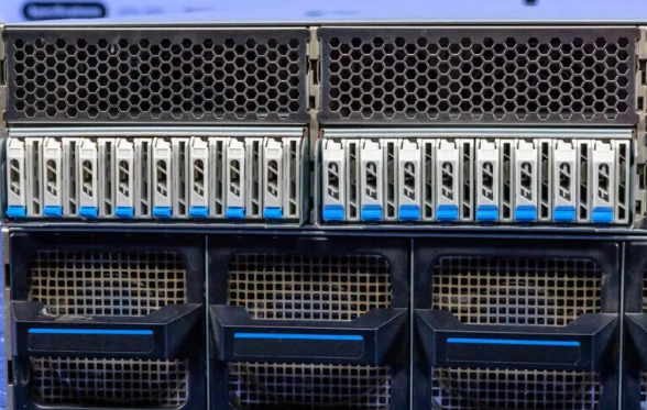 PCDN服务器选型深度解析：网络优先，如何平衡带宽、性能与成本？